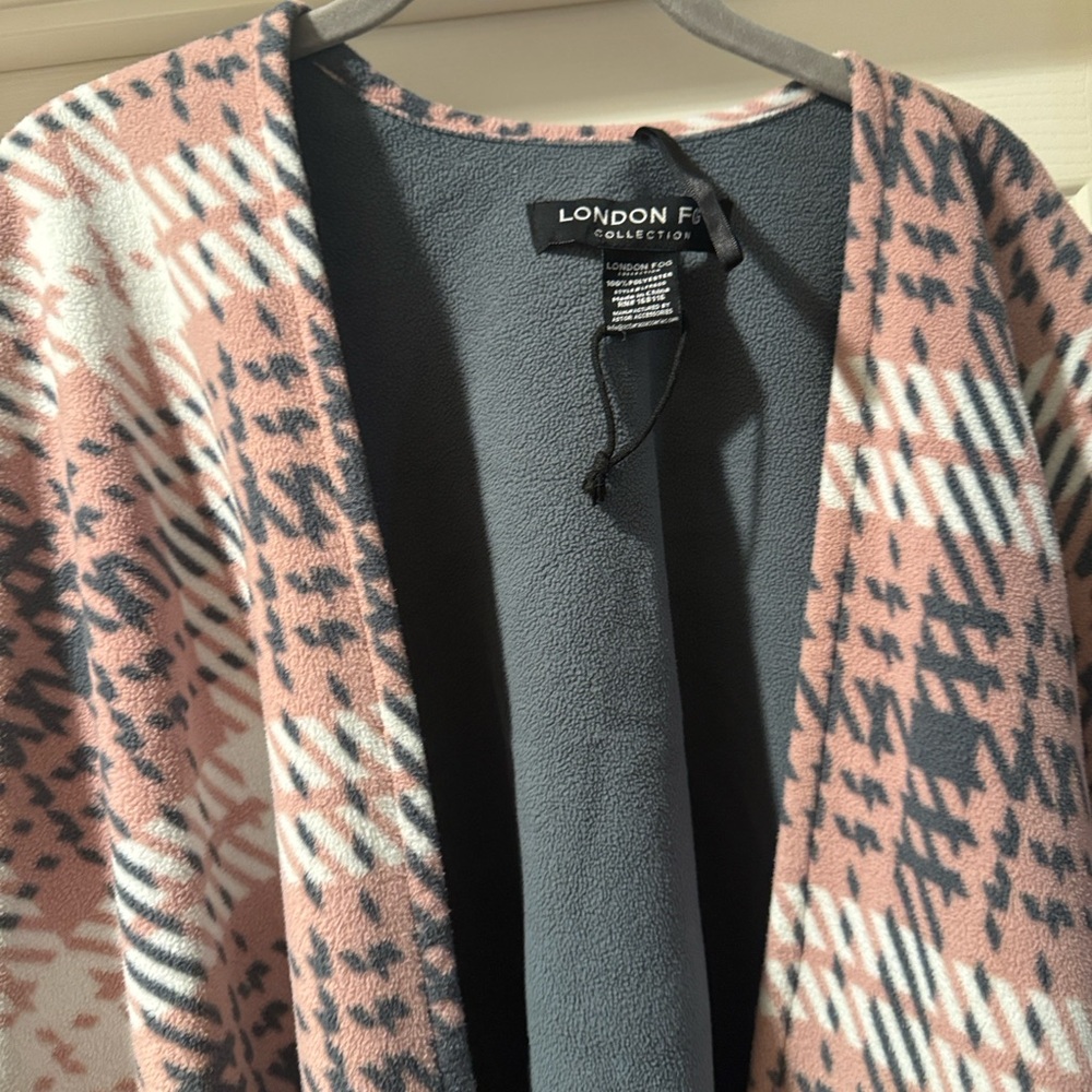 London Fog Women's Patterned Oversized Scarf / Pancho in Pink and Gray